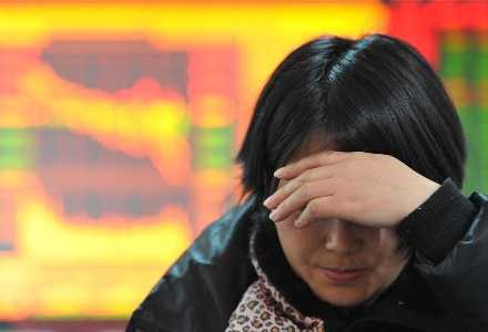 尚竞配资 国际金价走低，现货黄金跌逾1%