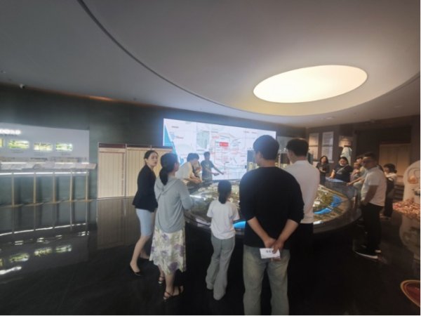 华融配资 每经实探深圳“五一”假期楼市：置业顾问忙到“脚不沾地” “好房子”成楼盘新卖点