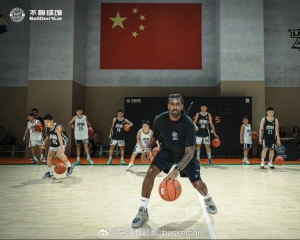 国荣配资 媒体人：梅奥在张镇麟训练营第4天担任训练师 张镇麟全程亲自上阵