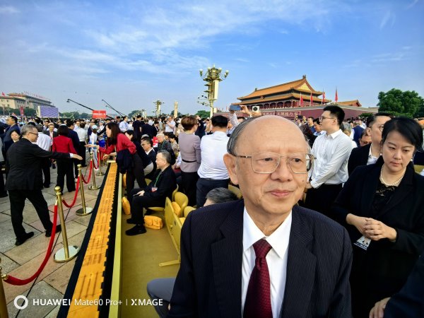 维嘉优配平台 台湾学者戚嘉林：十年阅兵对比看崛起，“军迷”赞叹祖国先进武器
