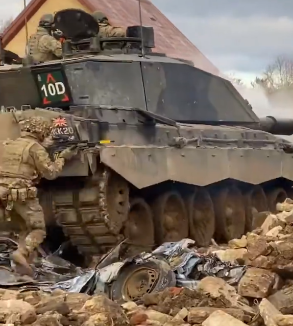 股顺网 英国陆军演习画面曝光，和中方差距十分悬殊：难怪英防长改口了！